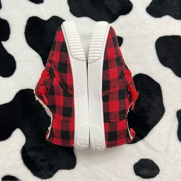 NWOT Blowfish Red and Black Buffalo Plaid Sherpa Lined Sneakers Toddler Sz 10 - Picture 3 of 9